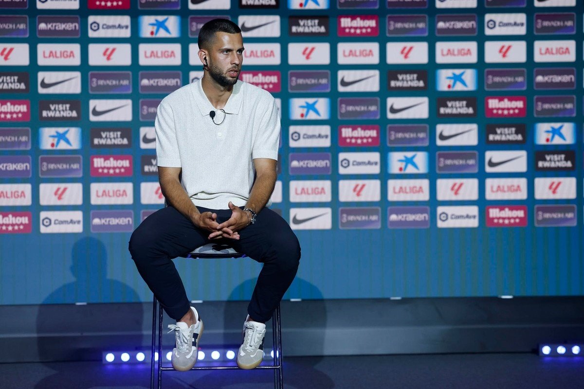 Hancko addresses Atletico move and praises former coach Slot