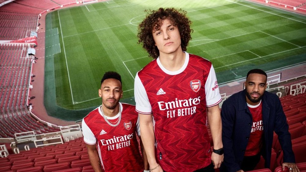 Arsenal apresentou sua nova camisa para a próxima temporada. Twitter/Arsenal