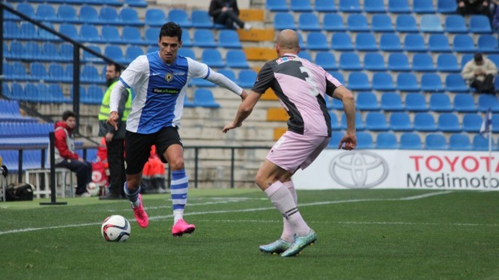 El goleador, contento con el buen hacer de los suyos. Hércules