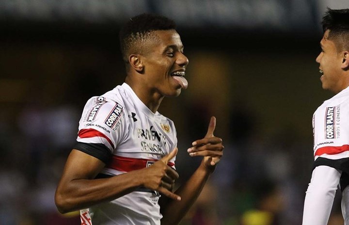 Dois gols de Luiz Araujo decidem o dérbi Santos-São Paulo