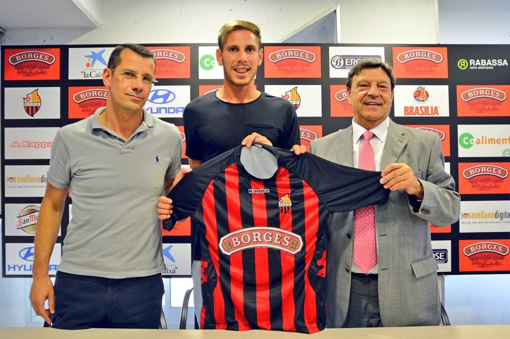 Duro palo para el delantero del Reus. CFReusDeportiu