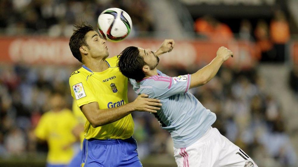 David Simón y Nolito pelean por un balón en el Celta-Las Palmas. Twitter