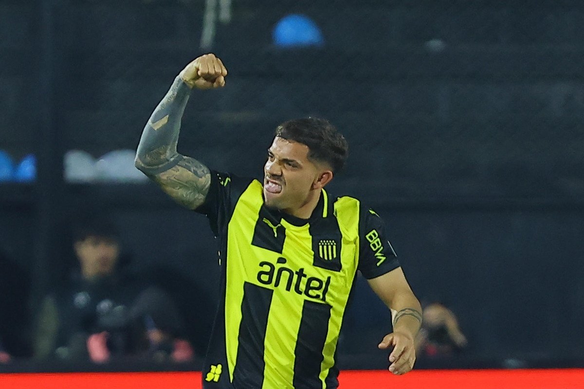Un gol de David Terans permite a Peñarol tomar una mínima ventaja en los octavos de final de la Copa Libertadores ante un Racing Club que deberá remontar en El Cilindro si quiere estar en la siguiente fase.