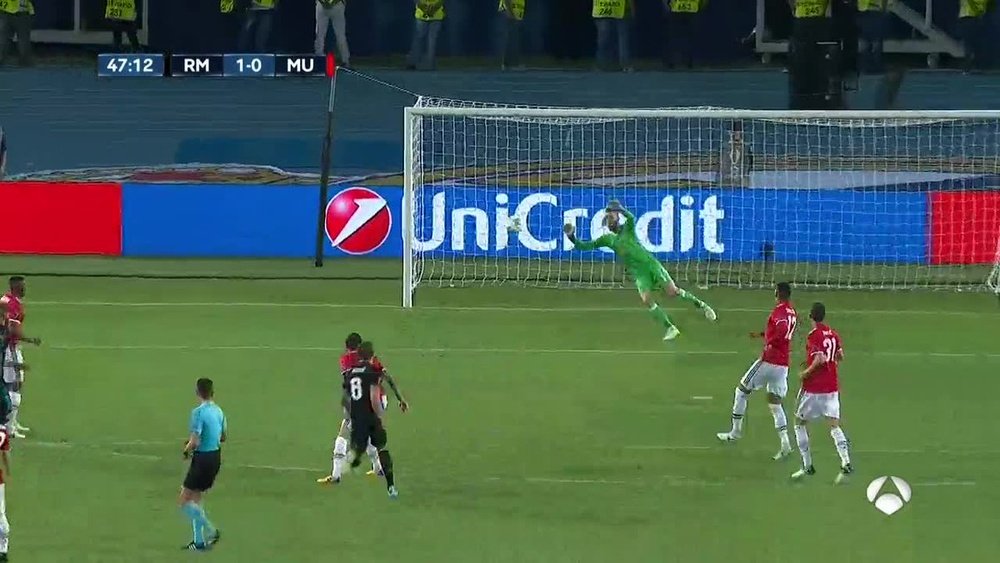De Gea made a great save away to his right. Twitter