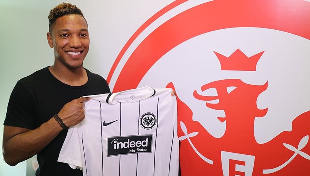 Eintracht Frankfurt appoint De Guzman as their new player.Twitter/EIntracht Frankfurt