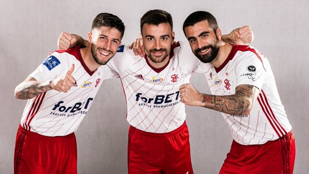 Domínguez compartirá equipo con otros tres españoles. LKSLodz