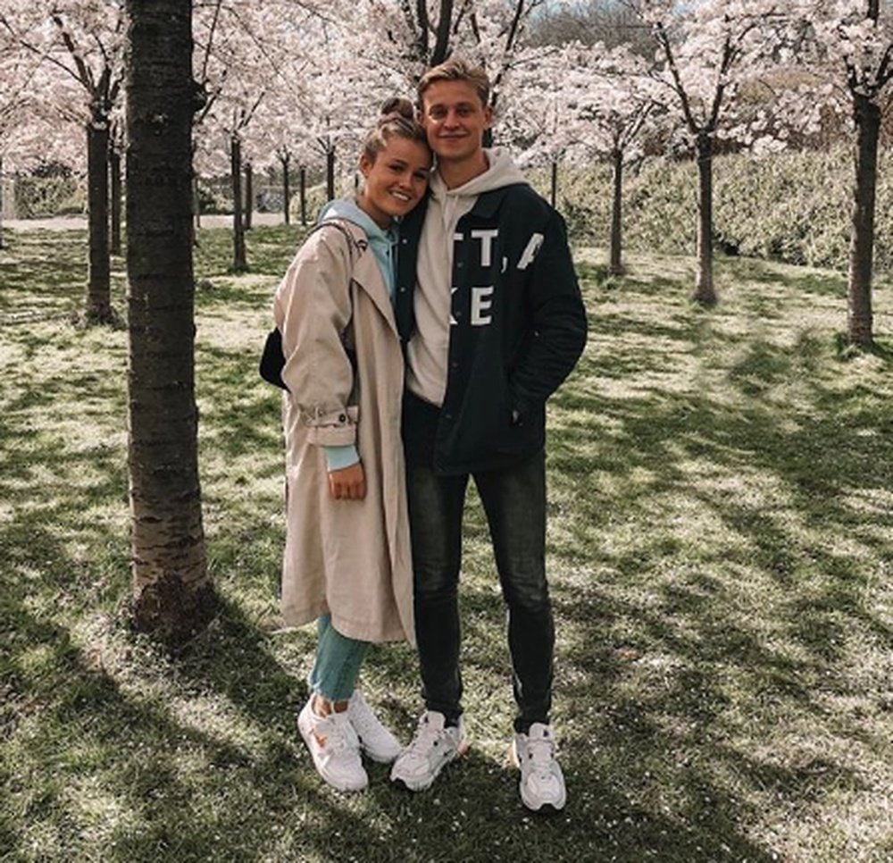 De Jong and his girlfriend in a garden. Instagram