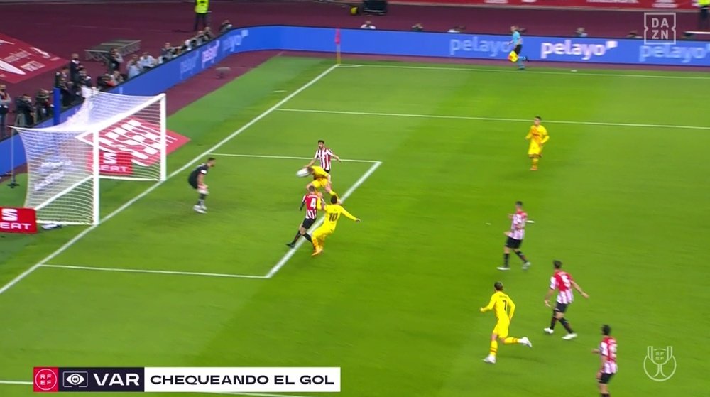 De Jong put Barca in control in the final. Captura/DAZN