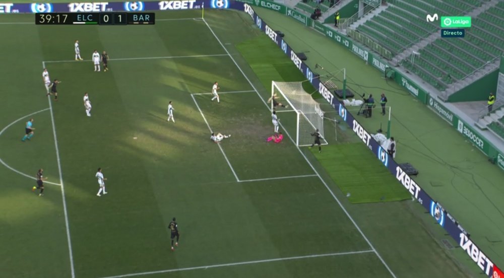 De Jong scored on the line to prevent Diego Gonzalez scoring an OG. Screenshot/Movistar+LaLiga