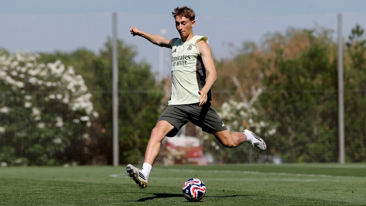 Huijsen y Arnold ya están con el grupo. RealMadrid