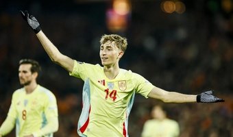 Real Madrid are reportedly determined to sign Huijsen this summer. EFE