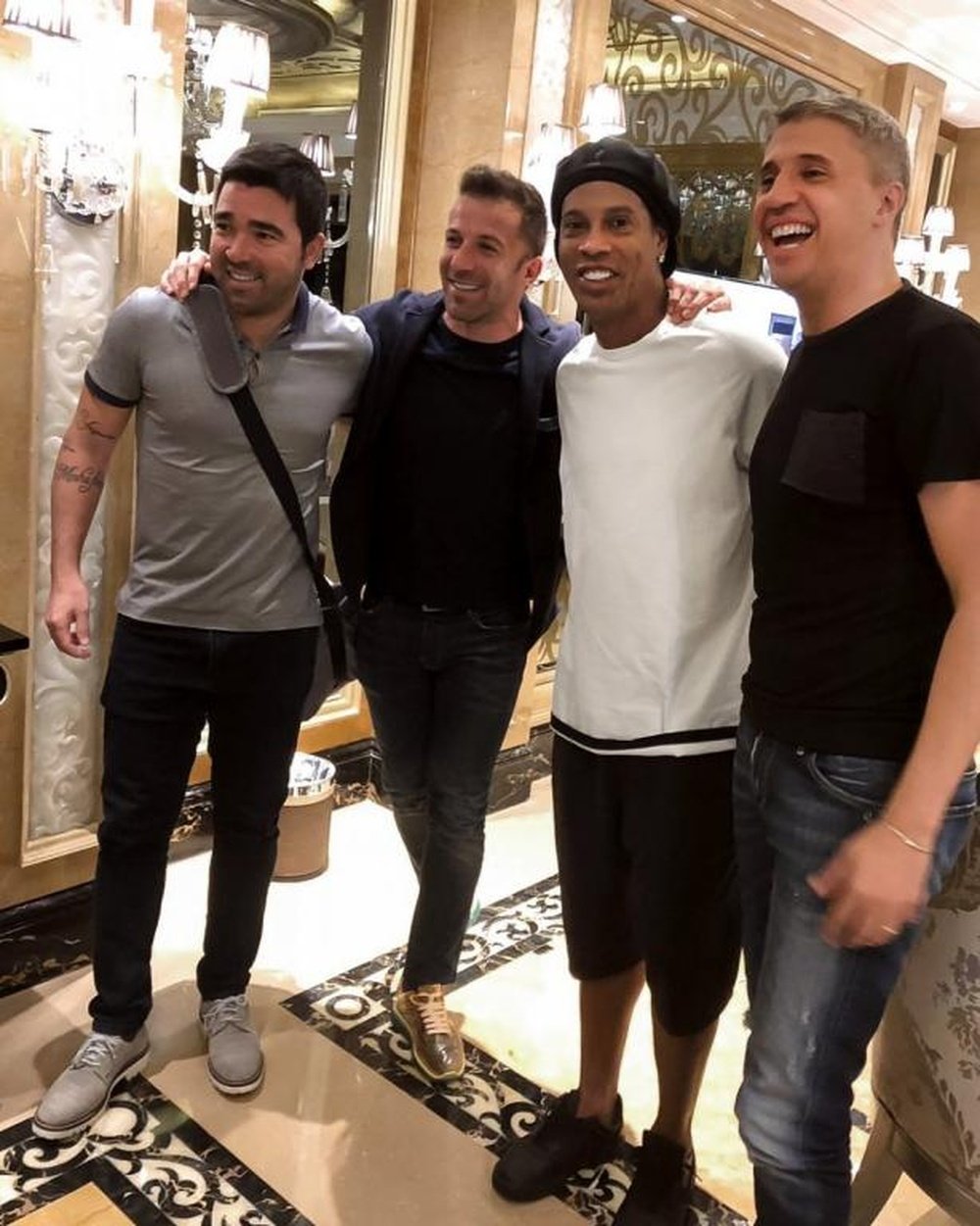 Quatre légendes sur une photo. Twitter/Ronaldinho