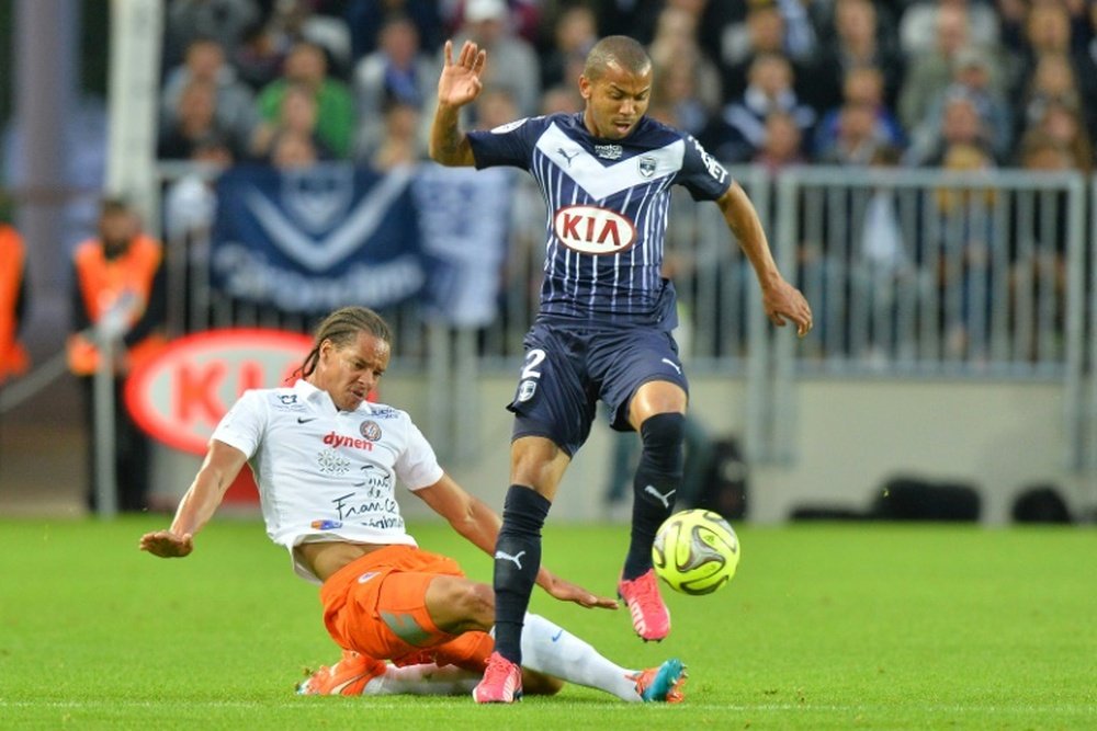 Defender Mariano (R) during the French L1 football match on May 23, 2015 in Bordeaux.