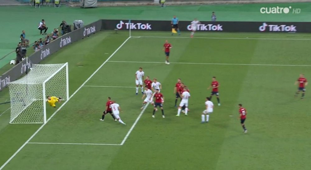 Delaney headed Denmark ahead against the Czechs. Captura/Cuatro