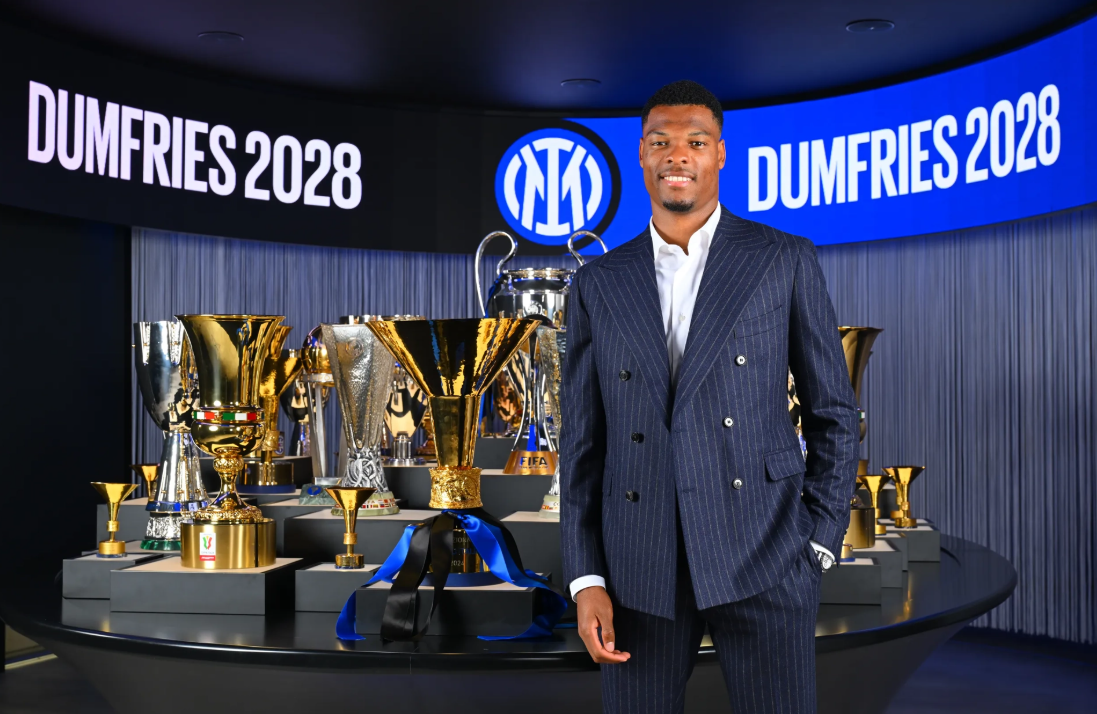 Inter de Milão renova contrato de Denzel Dumfries até 2028