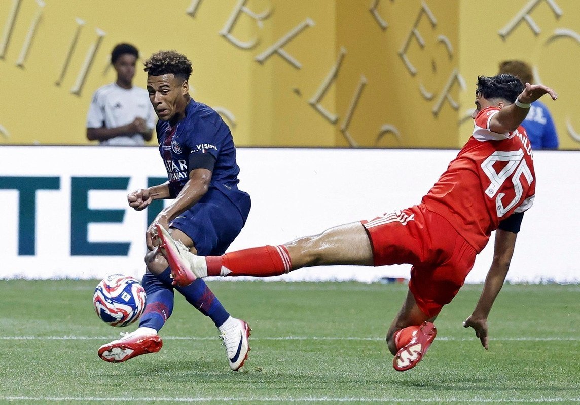 Nine-man PSG triumph over Bayern to reach Club World Cup s-finals
