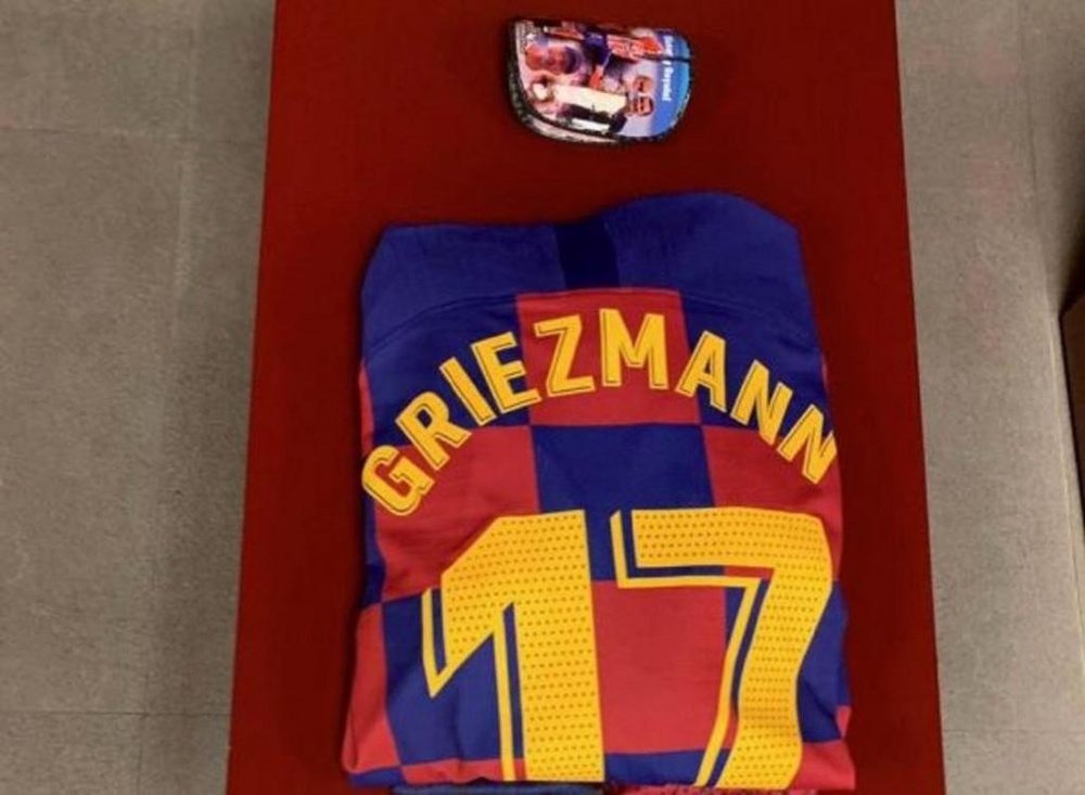 Griezmann se acordó del Atlético... en sus espinilleras. Twitter/FCBarcelona_es