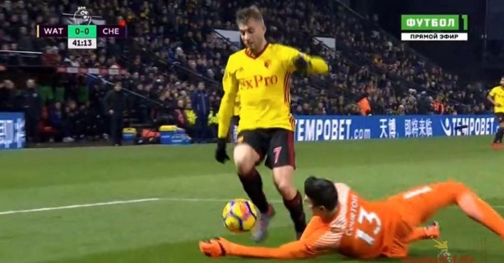 Courtois accuses Deulofeu of diving. Twitter