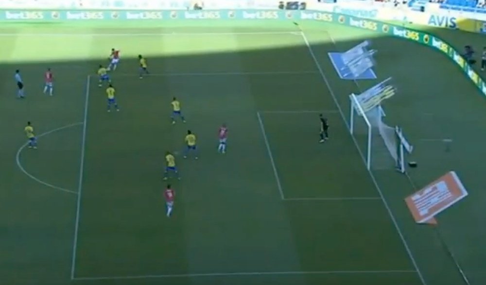 Deyverson interviene en fuera de juego en el gol de Ibai en el Las Palmas-Alavés. Youtube