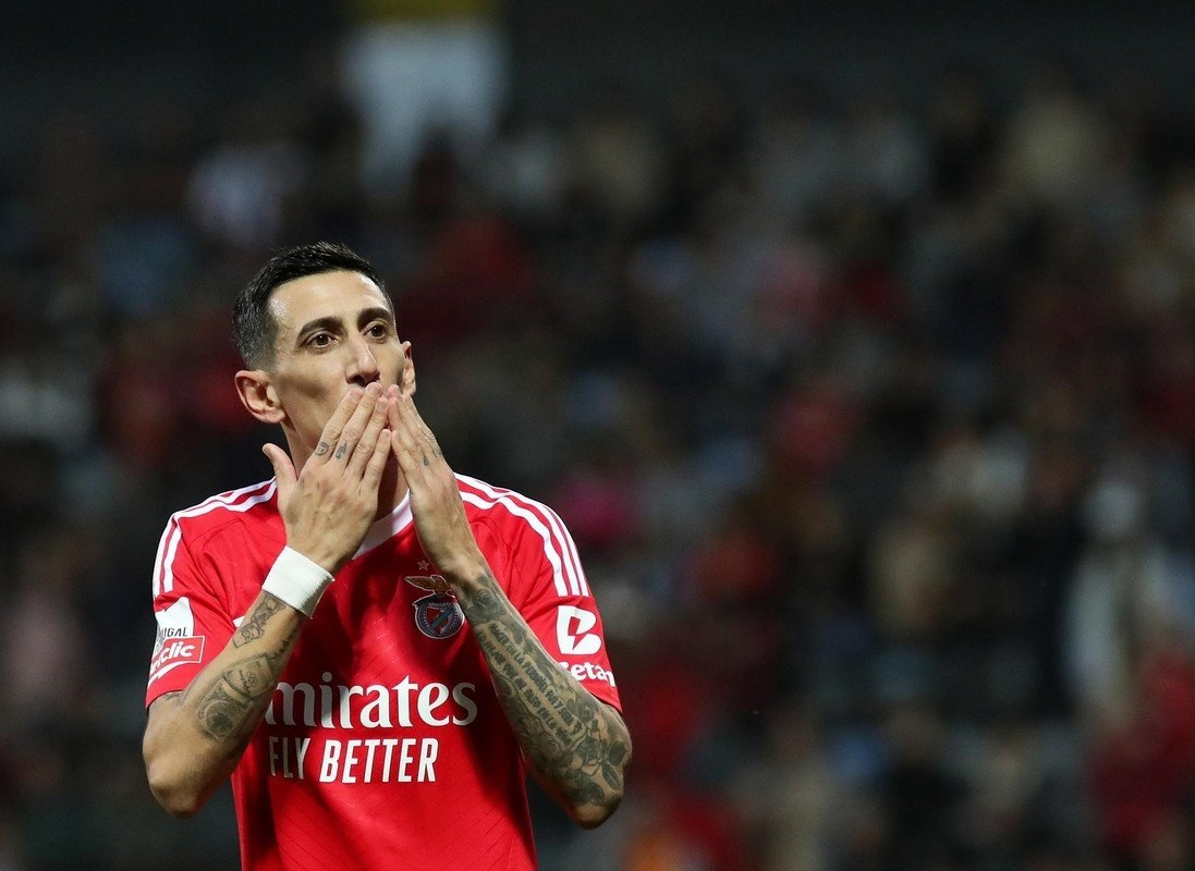 Di María coloca o Benfica a um ponto da liderança. EFE