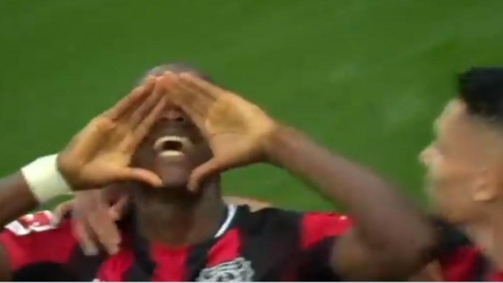 Bayer Leverkusen goleou com estilo. Captura/SkySports
