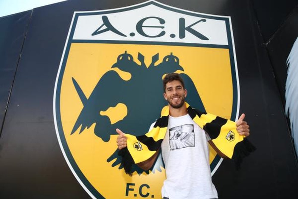 El lateral pertenece actualmente al AEK de Atenas. AEK
