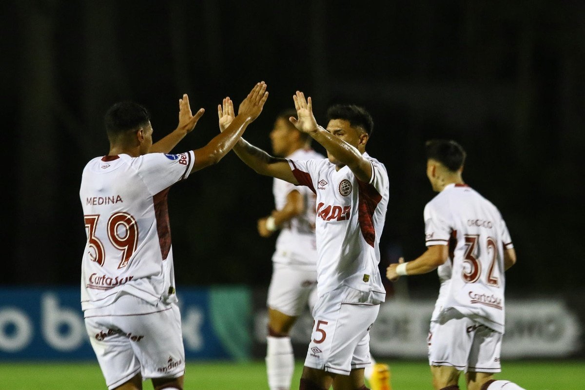 La juventud salva a Lanús en Perú