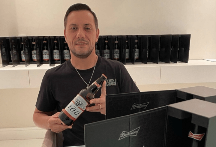 Diego Alves got 21 beers after being beaten 21 times by Messi