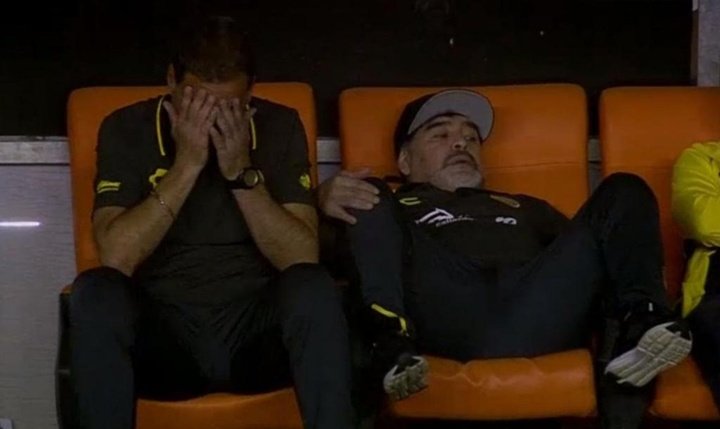 Le duró poco la alegría: primer revés para Maradona