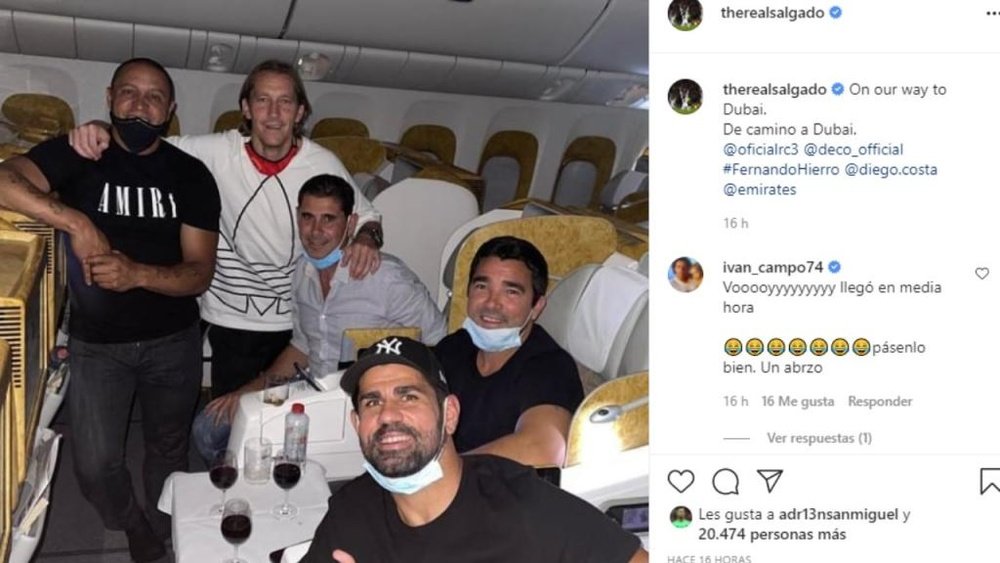 Diego Costa, junto a veteranos y ex del Madrid y el Barcelona. Captura/Therealsalgado