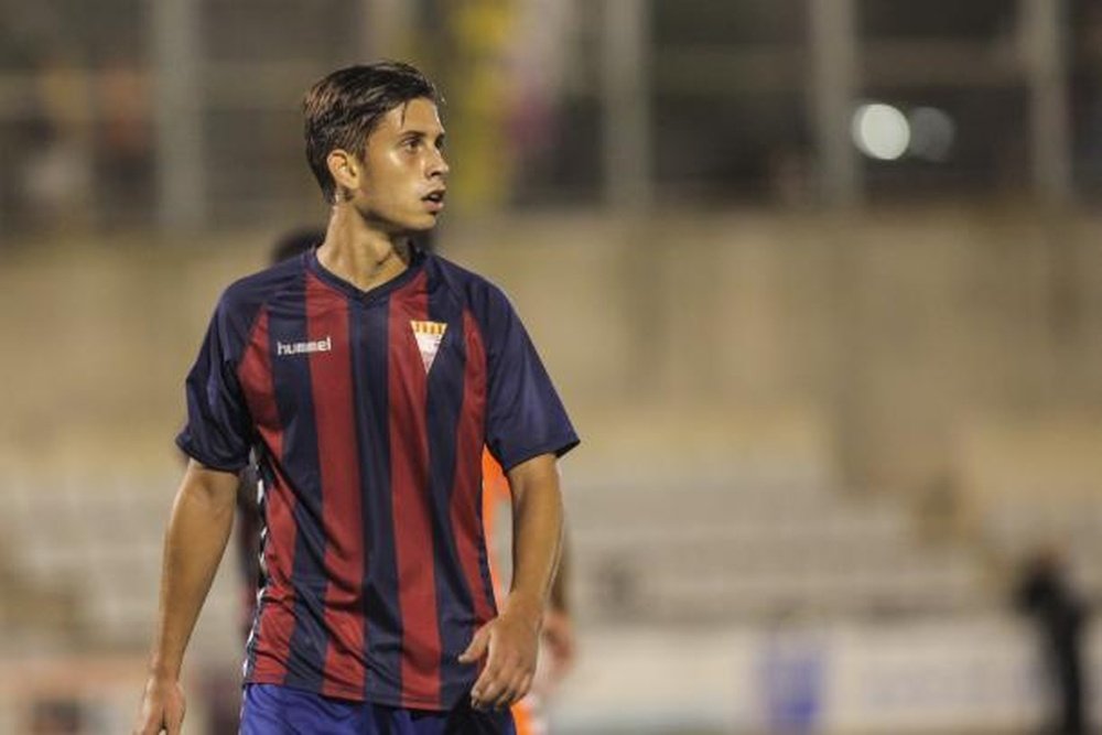 El conjunto catalán anunció la continuidad del jugador de 21 años. CFGavà