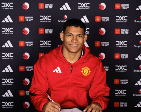Manchester United confirm Diego Leon signing