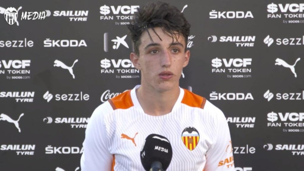 El nuevo fichaje del filial está subiendo peldaños con el Valencia de Bordalás. Captura/ValenciaCF