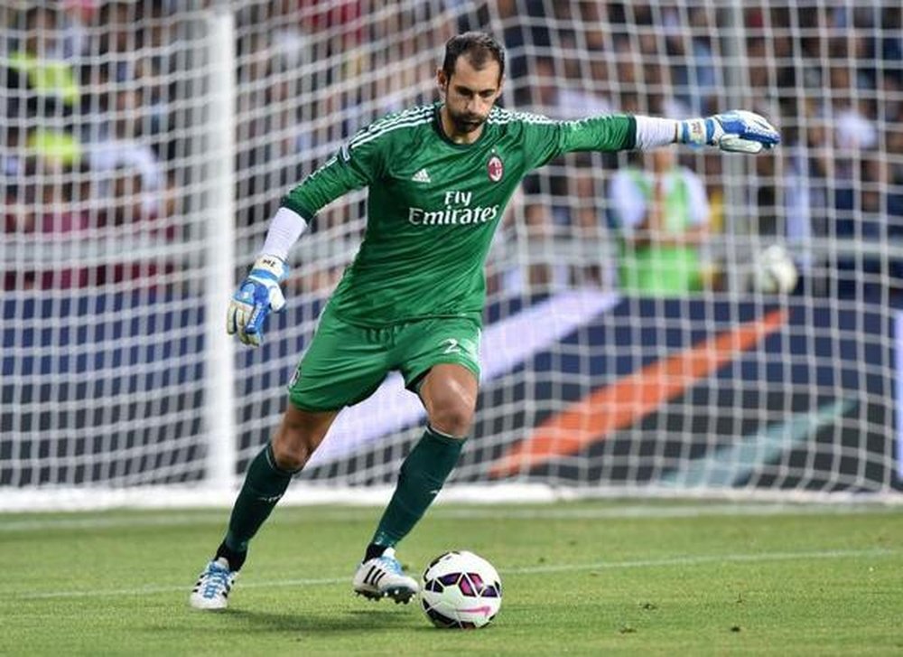 Chelsea are closing in on a move for AC Milan goalkeeper Diego Lopez. Twitter