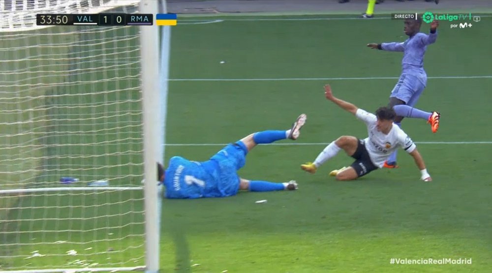 Lopez slotted it past Courtois. Screenshot/Movistar+