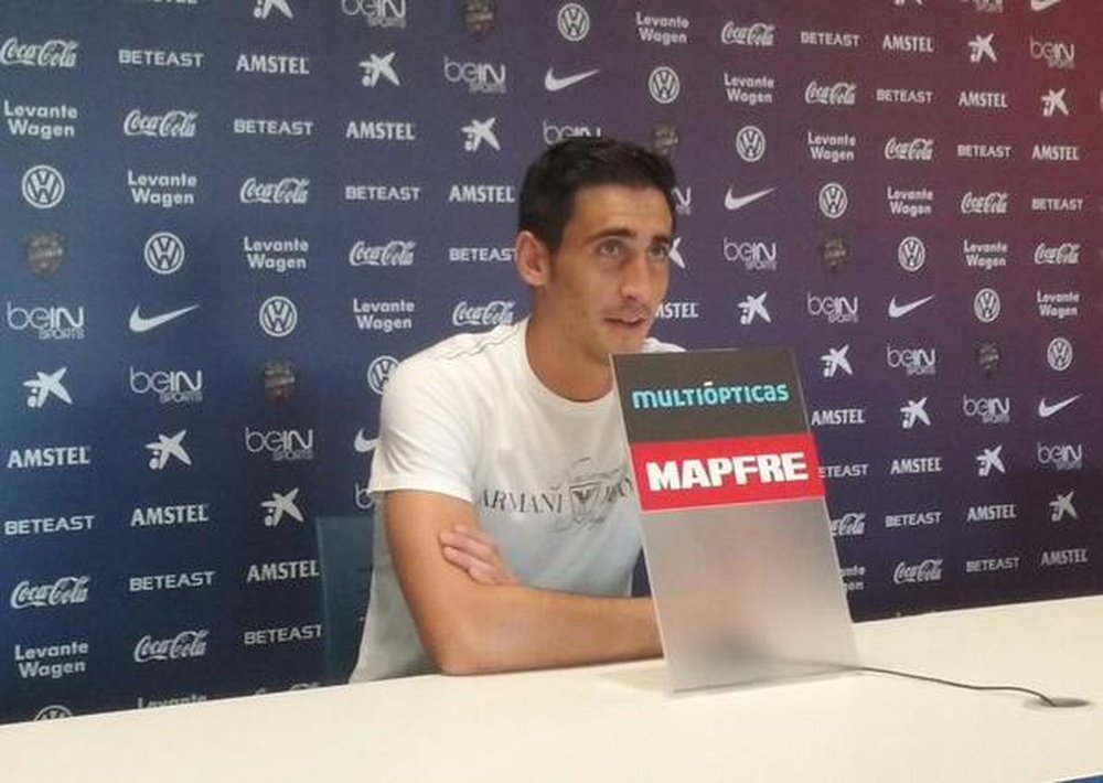 Diego Mariño, en una rueda de prensa con el Levante. LevanteUD