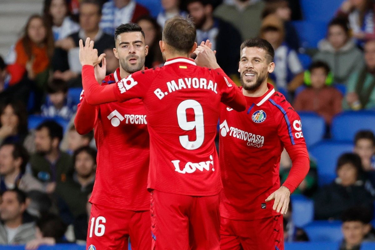 El Getafe mete a la Real en un brete. EFE/Javier Etxezarreta