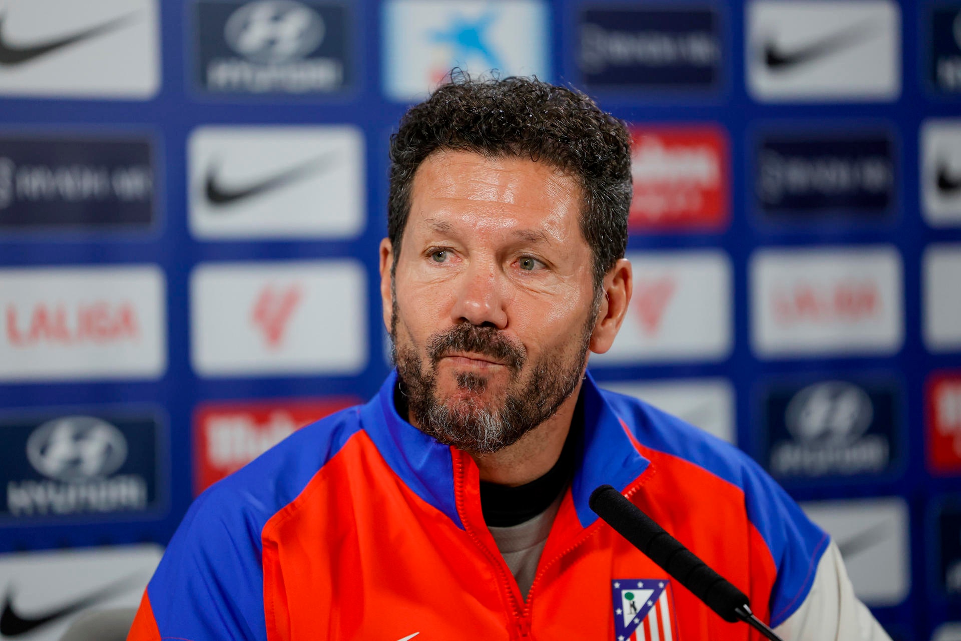 Simeone lanzó un mensaje a la afición. EFE/ZipiAragón