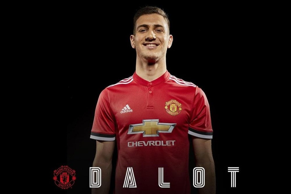 Dalot a rejoint Manchester United. Twitter/ManUtd