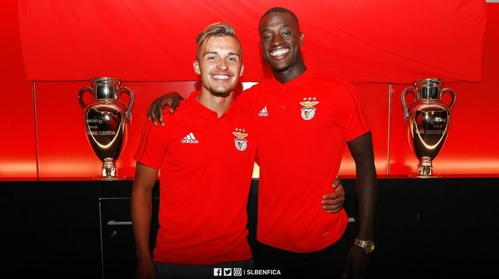 OFICIAL: Benfica renova com duas 'pérolas' do Seixal