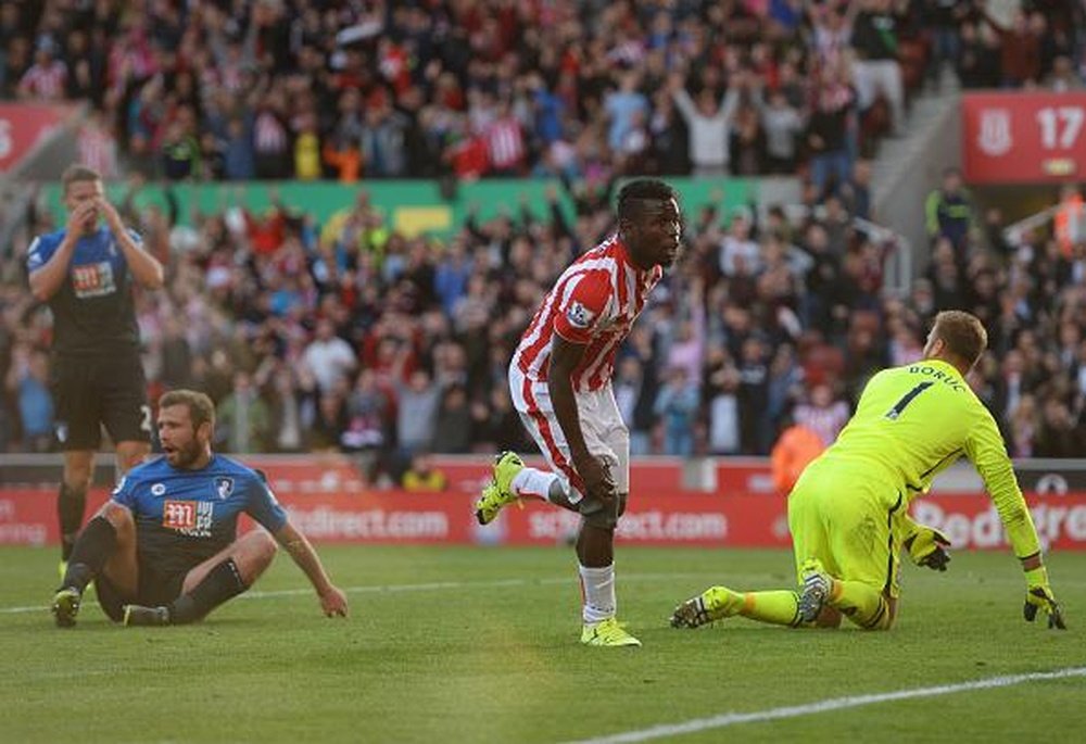 Diouf marcó el gol del desempate en la primera victoria del Stoke City en esta temporada. Twitter.
