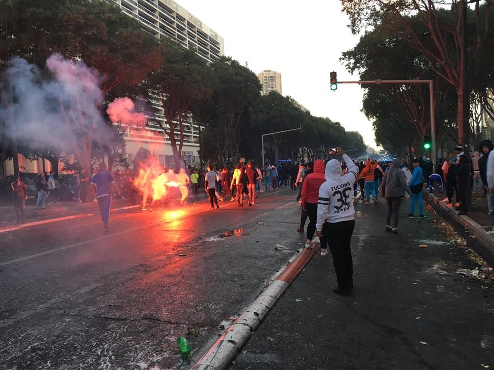 Disturbios antes del Marsella-PSG. Twitter/@Jon_LeGossip