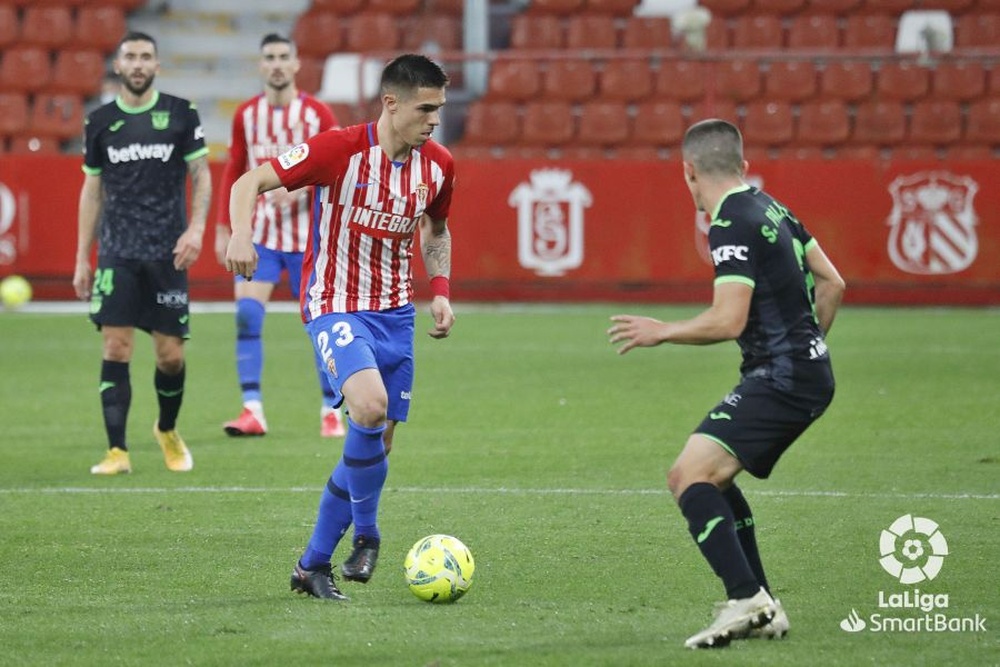 Djuka sigue sin dar negativo y, por tanto, sigue en Serbia. LaLiga/Archivo