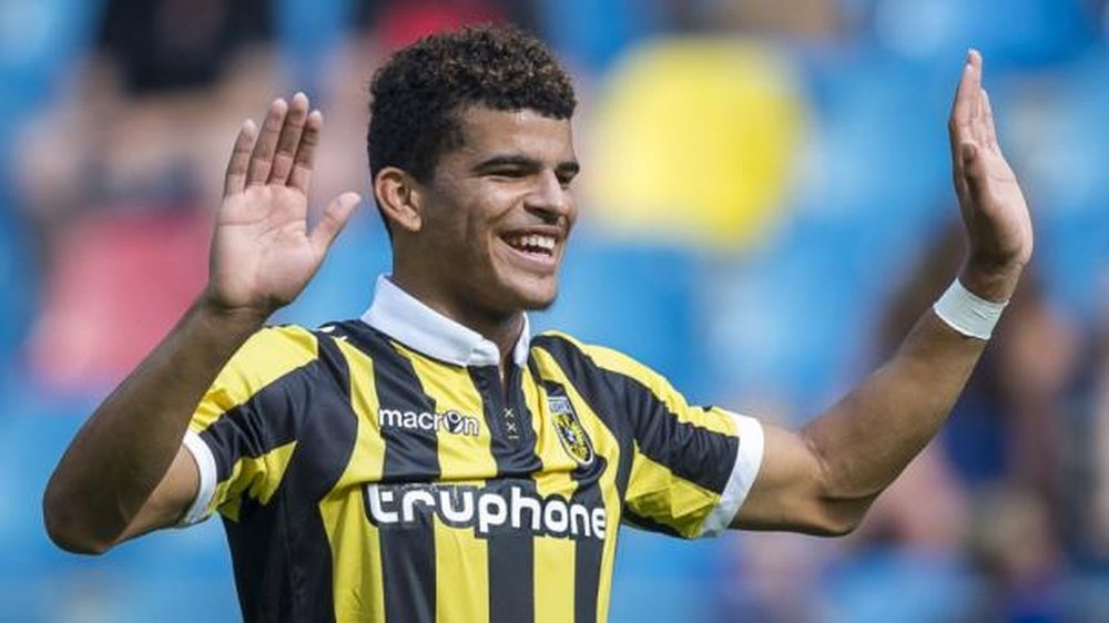 Former Chelsea player Solanke will complete Liverpool´s squad. AFP
