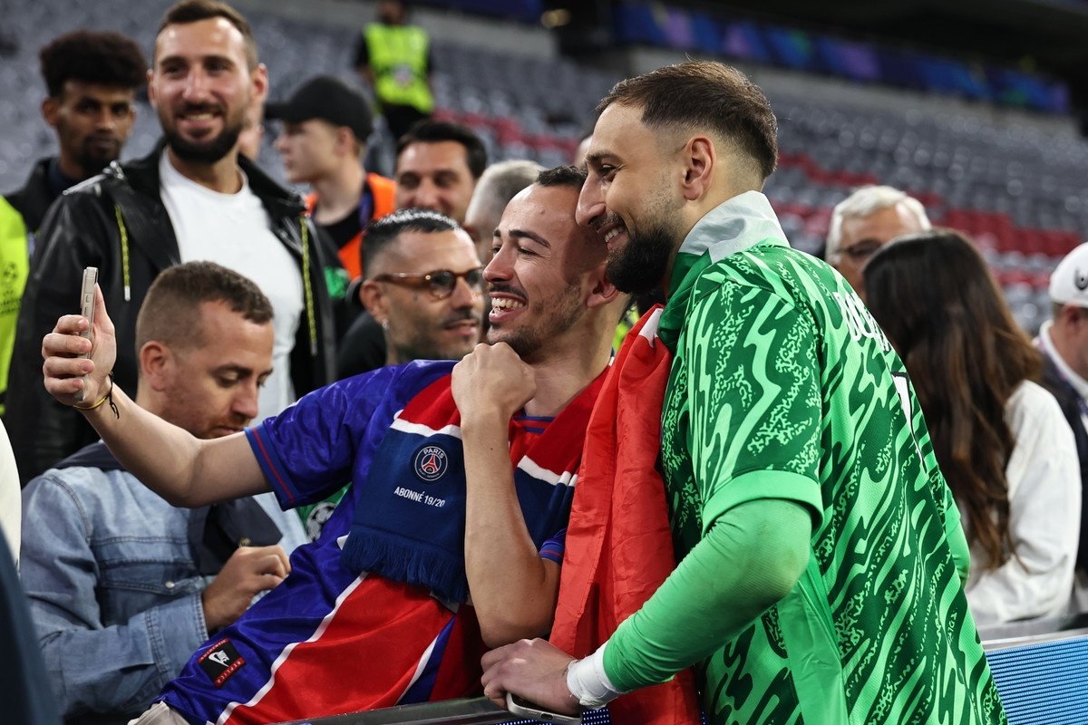 'There are several proposals' - Donnarumma's agent leaves PSG future up in the air