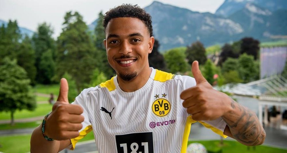 Donyell Malen, al que fichó el Borussia Dortmund procedente del PSV, candidato a suplir a Dolberg en el Sevilla FC. Foto: @BVB