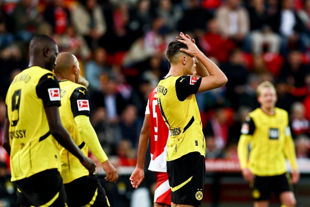 El Borussia se pierde en Berlín sin Adeyemi