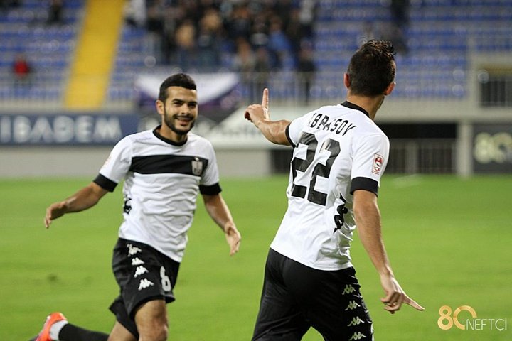 El Neftçi vence al Ujpest y se postula como rival del Sevilla