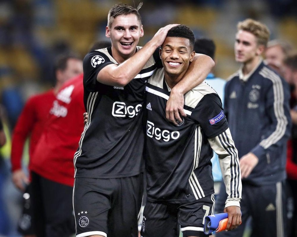 Ajax cruise into Champions League group stage