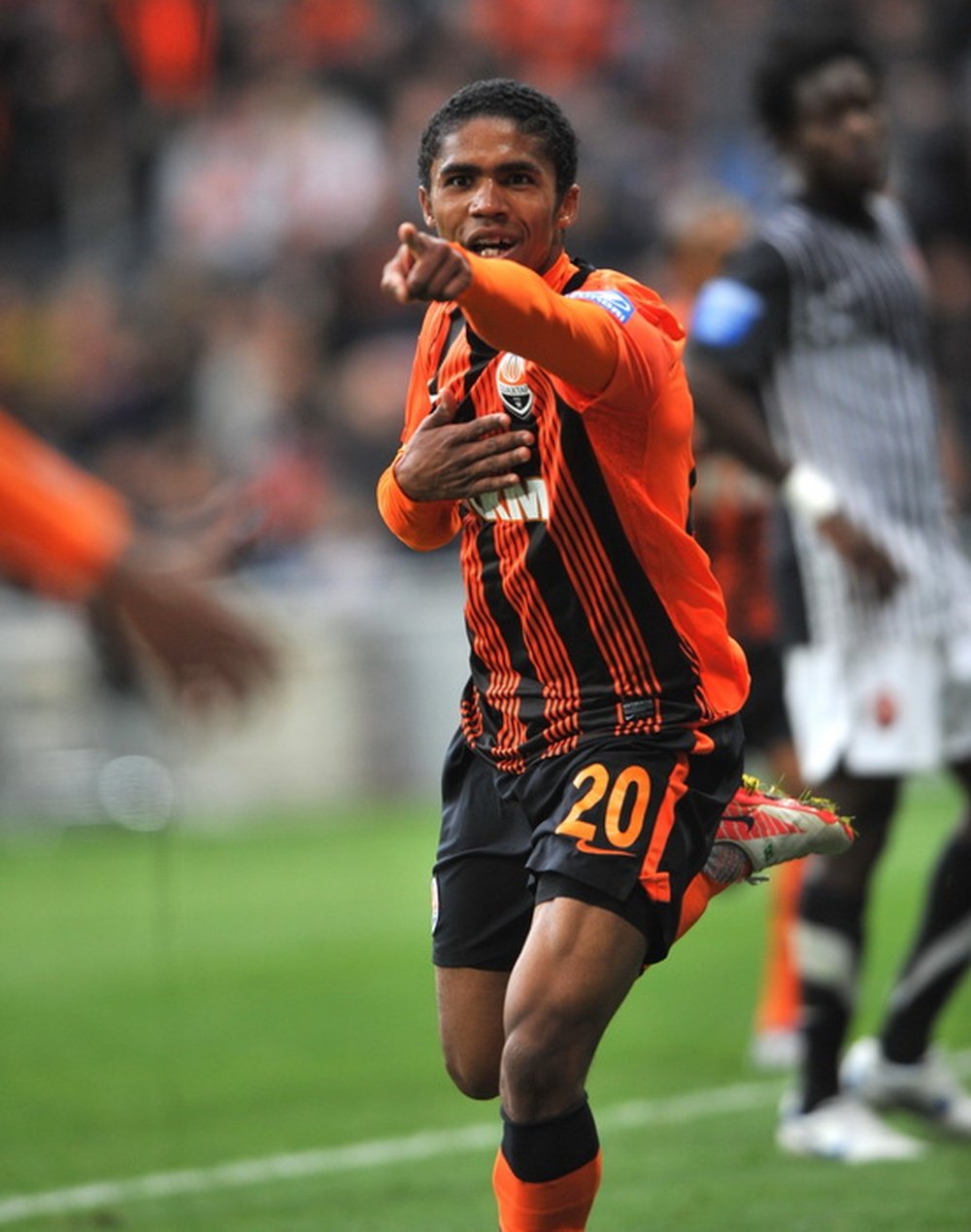 Douglas Costa celebrando durante su etapa en el Shakhtar. Valery Dudush.